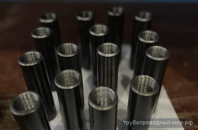 Удлиненные нестандартные стальные муфты: токарная обработка и нарезание резьбы