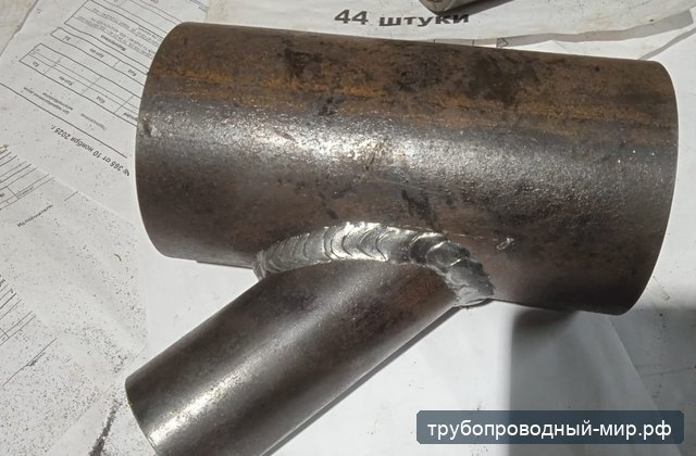 Сварной трубный узел с отводом после обварки патрубка