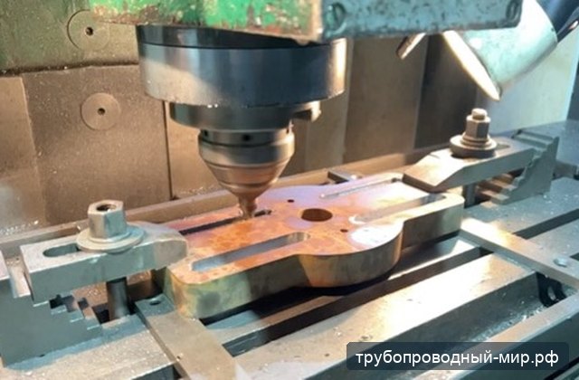 Листовая заготовка сложной формы: резка контура и подготовка заготовки для дальнейшей механической обработки по чертежу